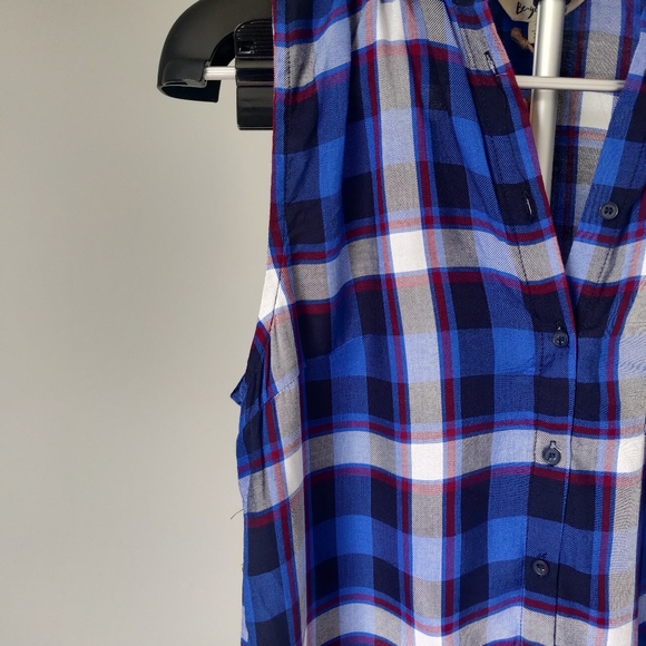 NWT - sleeveless shirt - Picture 8 of 9